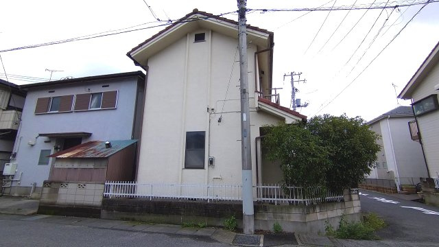 南西角地で陽当り良好！敷地約31坪・自由設計で夢のマイホームはいかがでしょうか！建築条件なし・お好きなハウスメーカーで建築可能！桜井南小学校まで徒歩約4分(320ｍ)、お子様の通学に安心です！
