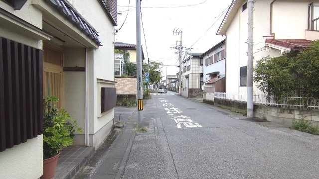 南西角地で陽当り良好！敷地約31坪・自由設計で夢のマイホームはいかがでしょうか！建築条件なし・お好きなハウスメーカーで建築可能！桜井南小学校まで徒歩約4分(320ｍ)、お子様の通学に安心です！