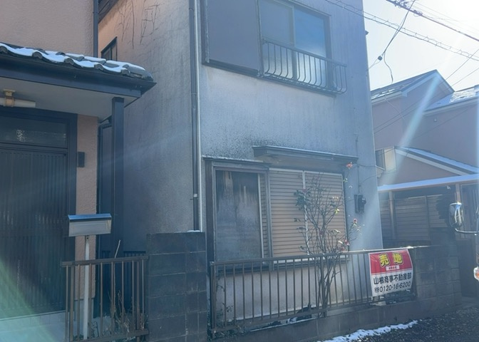 土地の形が極端に長細かったり、狭小地、あるいは道路との高低差がある傾斜地だった場合、後々売ろうとしても買い手がつかない場合もあります。後々、売却することになった時に価値の下がらない土地を選びましょう。