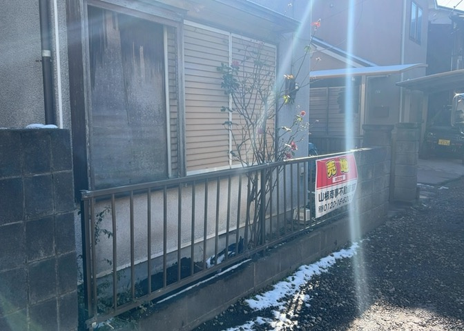 土地を買う際、住む地域の自治体や福祉の補助制度にも注目してみましょう。子供や老人の医療補助やゴミ出しのルールなど、自治体によってルールに大きな違いがあるため、暮らしやすい土地で判断するとよいでしょう。