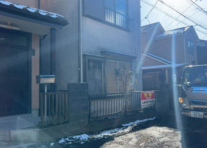 人が暮らすうえで日光は大切な要素となります。日当たりの良さは譲れないポイントですね。併せて近くに大きな建築物の建築予定がないか、あるいはそれが可能な土地が近くにないか事前に確認することもお勧めします。