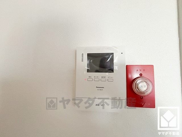 突然の来訪時でも安心なモニター付きインターホンを完備。お留守番中のお子様でも簡単に来訪者の確認ができます。