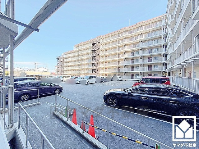 JR東海道本線「立花」駅まで徒歩約7分、阪神電鉄本線「尼崎センタープール前」駅まで徒歩約22分の立地。2沿線利用可能で、毎日の通勤・通学だけでなく、休日のお出かけまで利便性に優れています。