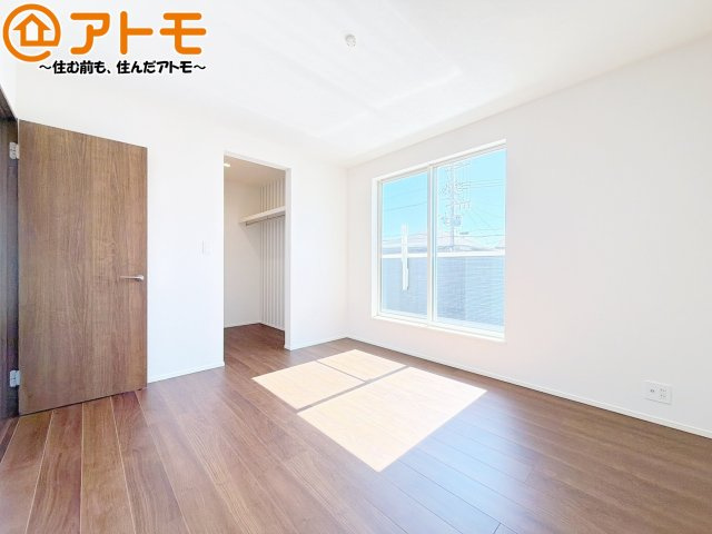 バルコニーに面したお部屋なので、布団などの大きなものも楽々干せます♪