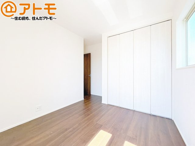 収納スペースもしっかり確保したお部屋は、収納家具の数も減らせるのでお部屋を広く使えます！