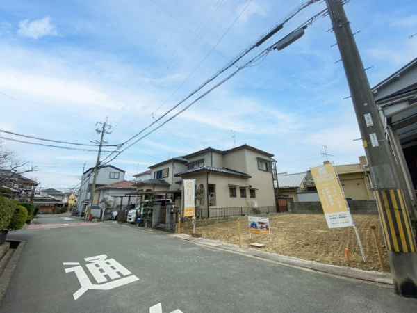 【城陽市富野南清水 売土地 建築条件付きの前面道路含む現地写真】
