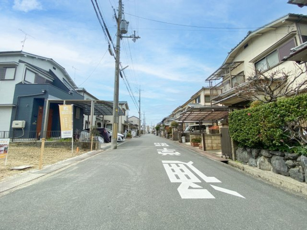 【城陽市富野南清水 売土地 建築条件付きの前面道路含む現地写真】