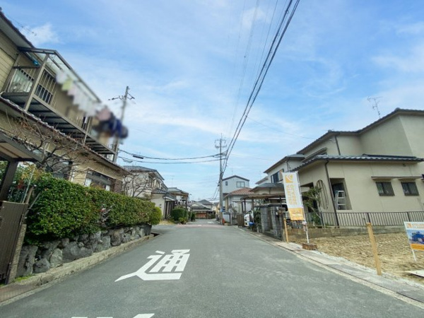 【城陽市富野南清水 売土地 建築条件付きの前面道路含む現地写真】
