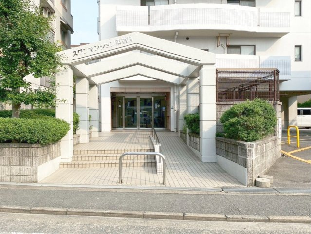 マンションの入り口には緩やかなスロープがあります！
