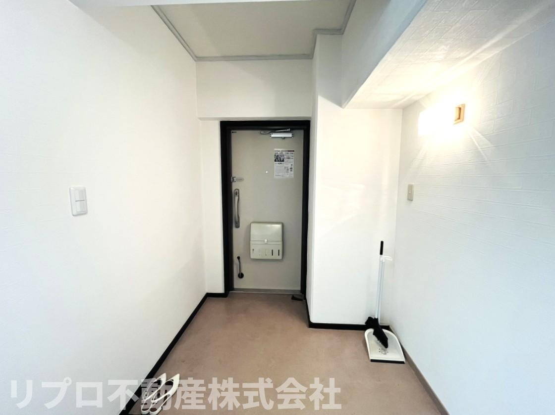 玄関は広めのスペースのため棚収納やお気に入りのシューズボックスを設置できます♪