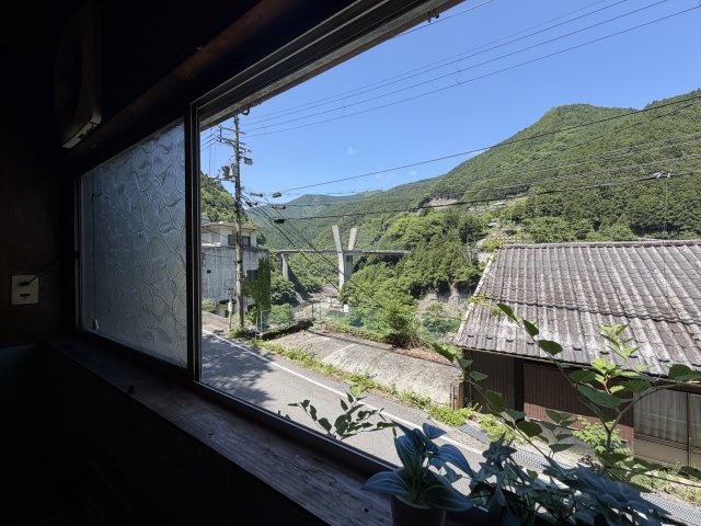 キッチンからも自然いっぱいの景色を楽しむことができます♪