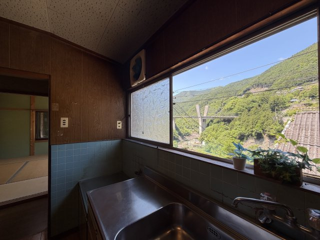 キッチンからも自然いっぱいの景色を楽しむことができます♪