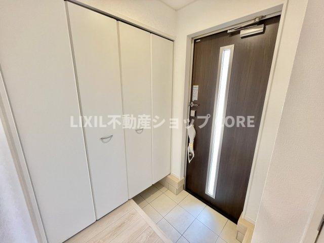玄関ホールがスッキリ広々としていると帰る時も出ていく時も気持ちが良いものです！　
