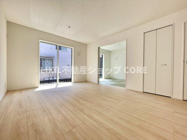 家族と過ごす時間を大切にしたい方にぴったりの明るくゆとりある住空間です。　
