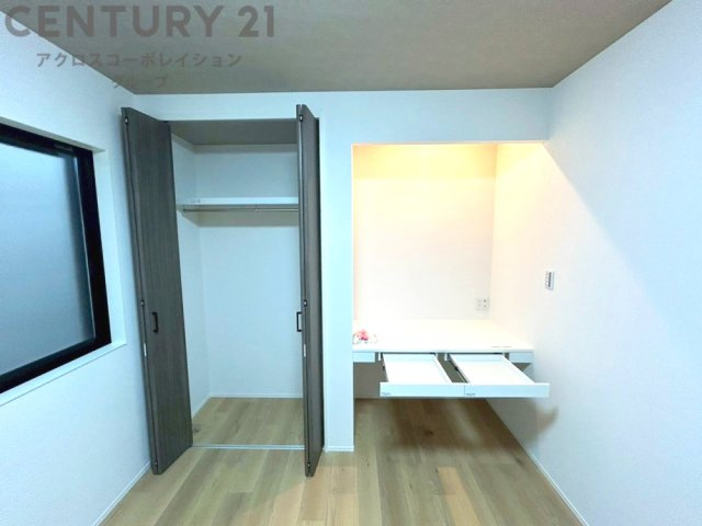 衣類やアクセサリー、小物類の収納が便利で整理整頓がしやすく、部屋の美観を保ちつつ、スペースを最大限に活用できます。衣服のしわやダメージを防ぎ、長持ちさせることができます。