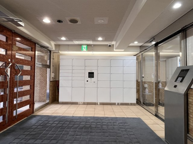 宅配ボックス付きで、忙しい方の荷物受け取りもスマートに。　
