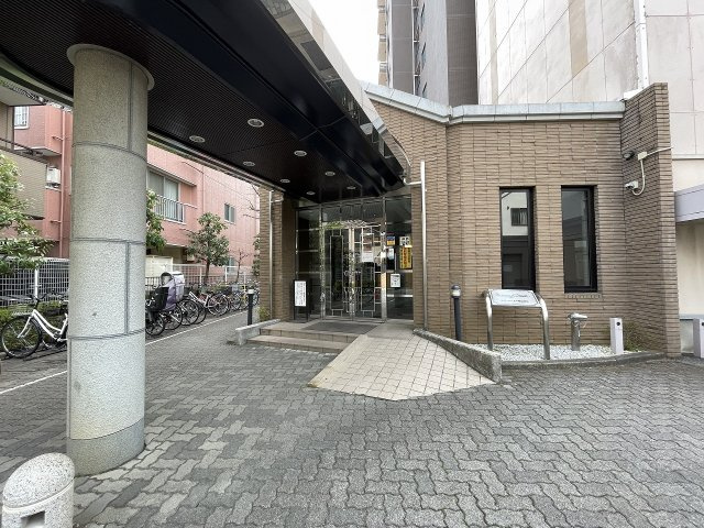 マンションの顔でもある、高級感漂うエントランス。　