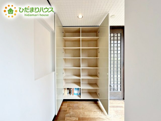 家族みんなで共同で使える便利な廊下収納！