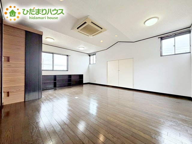 大きなベッドを置いても余裕の広さの主寝室♪♪