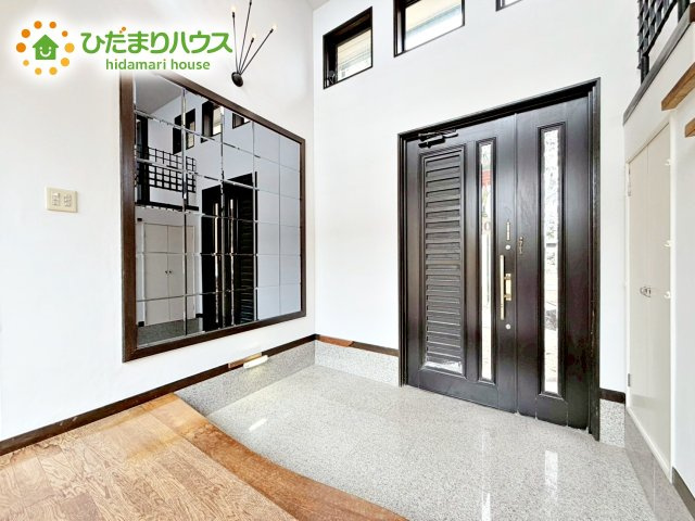 玄関がひろいので親子で並んで仲良く靴が履けますね(^^)/