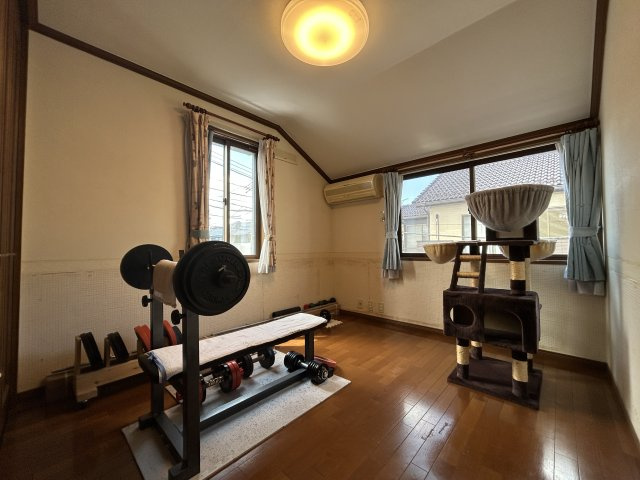 洋室の一部は勾配天井になっています。