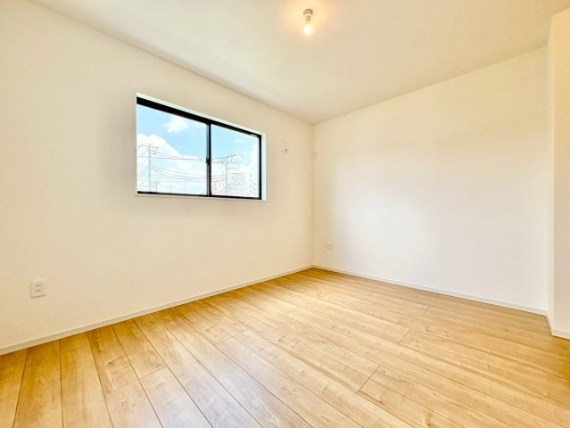 洋室7.7帖・収納付きで、お部屋がすっきり片付きます。