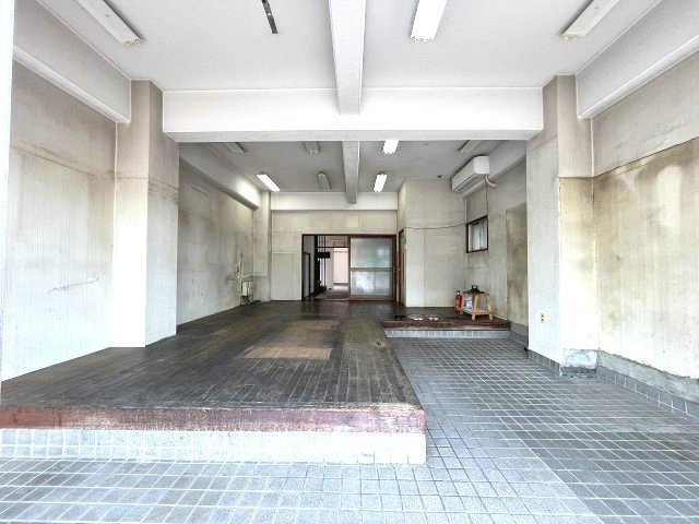 1階　事務所・店舗内装