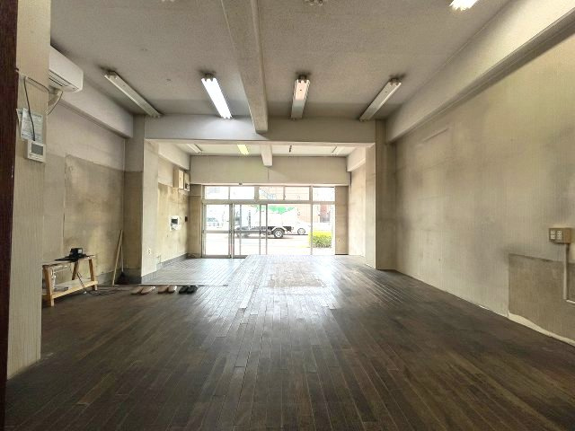 1階　事務所・店舗内装