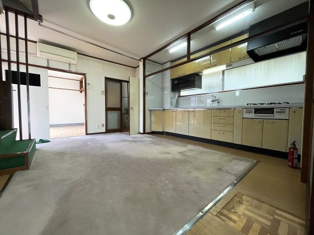 家族間のコミュニケーションが深まるリビングイン階段採用！
