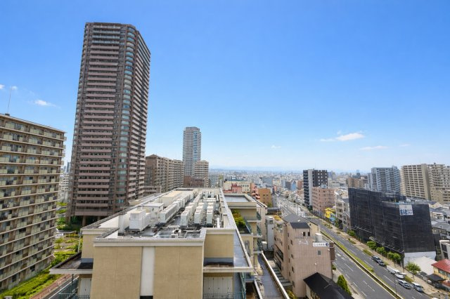 【物件からの眺望】空がしっかりと見え、開放感のある眺望です。