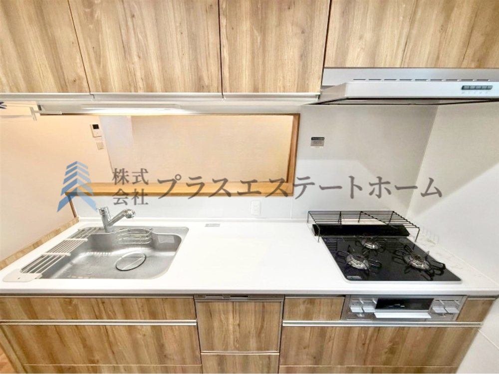 対面カウンターで、家族とコミュニケーションを取りながら料理ができるキッチンです♪