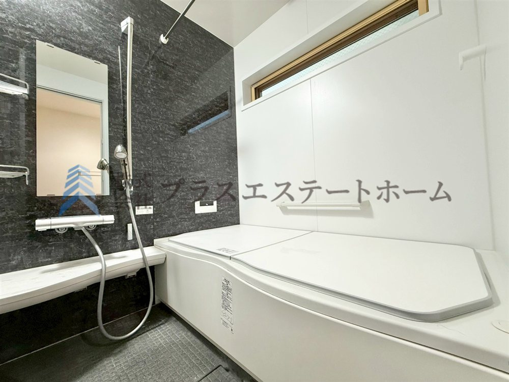 広々としたバスルームで心地よいリラックスタイムを楽しめます♪
