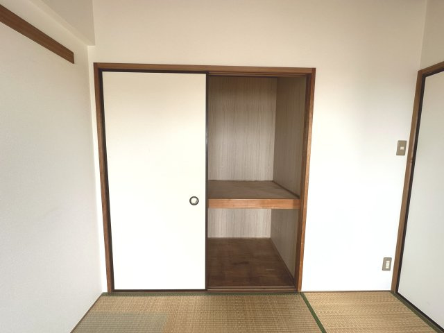 和室には押入れ収納を確保。布団や季節物など、かさばる荷物もまとめて収納できます。