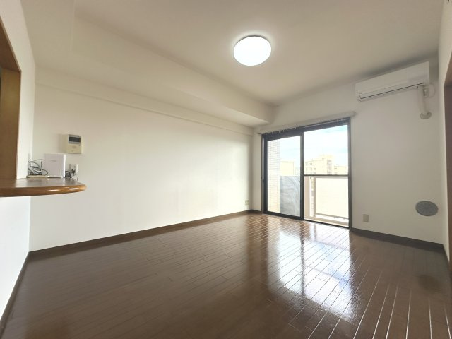 対面キッチンからLDを見渡せる間取り