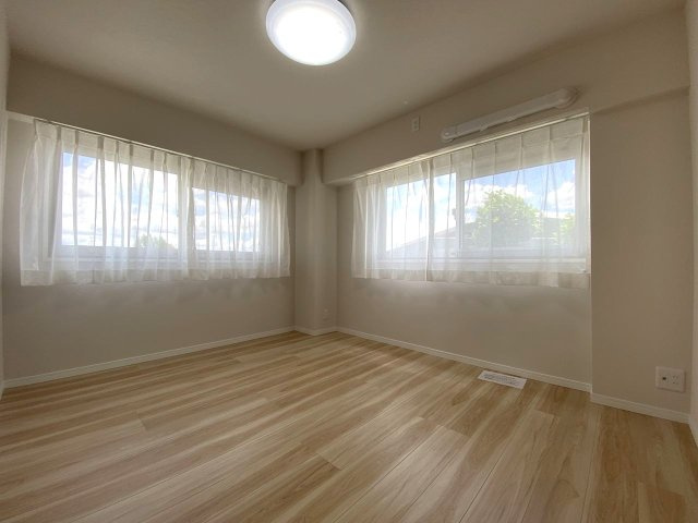 洋室6.0帖　間取り図右の部屋