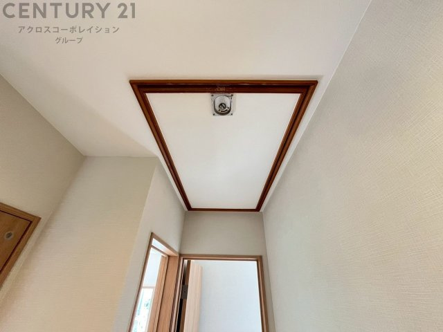 屋根裏収納