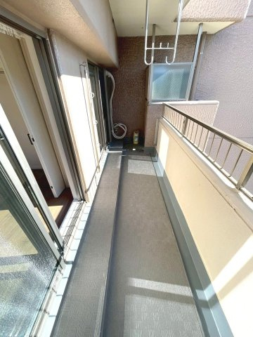 2室洋室に面した南側バルコニー