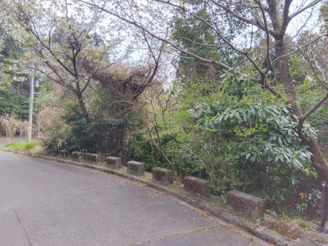 約80坪あり広々としています。自由な間取りでお家が建てられます。駐車場を広く取る事も可能です。