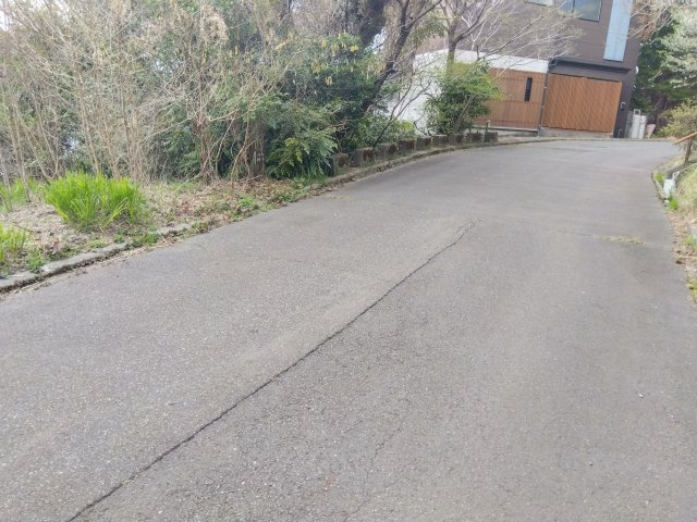南箱根ダイヤランドの別荘地内です。別荘地内には多数の施設があります。レストラン・プール・多目的ホールなど♪