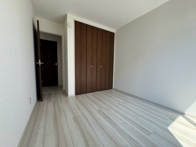 ライフスタイルに合わせて自在に活用できる洋室！子ども部屋はもちろん、テレワーク部屋や趣味の部屋にも最適です。自分好みのインテリアで快適な空間作りを楽しめます。
