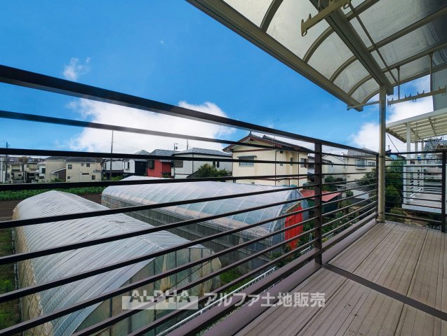 【Balcony】◆バルコニー◆日当たりの良いバルコニーは、洗濯物がよく乾くだけでなく、外の空気を感じながらひと息つける場所。暮らしに心地よい余白をもたらします。