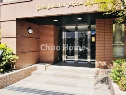 【エントランス】マンションのエントランスは、その物件の印象を決める、顔とも言える場所です。毎日通る場所ですからきれいなのが一番です。
