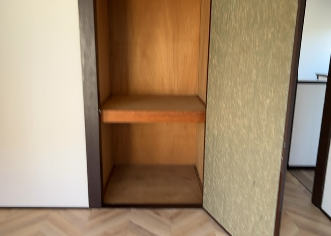 デザイン性を重視しすぎて収納が少なかった！なんてことにならないため、事前に現地で収納の数を確認しておくことをお勧めします。クローゼット以外にも床下収納や屋根裏収納、パントリーなどもチェックしましょう。