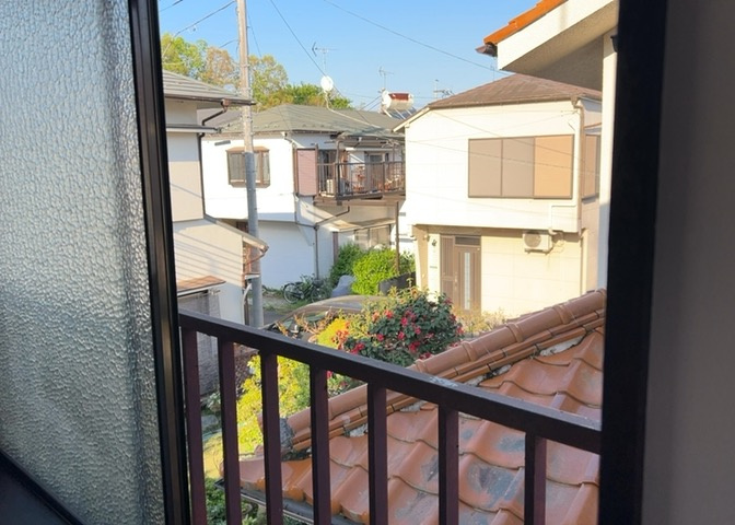 眺望を気にして物件を探す場合、前面に建物が建っていないか現地で確認しましょう！前面に建物があると景色はもちろん、日当たりや風通しにも影響が出てきます。住んだ時のことを想像しながら現地見学をしましょう。