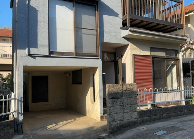 庭があることでガーデニングや家庭菜園はもちろん、こどもの遊び場やペットを放して遊ぶことができます。また、家の周囲に余裕があるということです。隣地との間があれば、十分な日当たりと、風通しが確保できます。