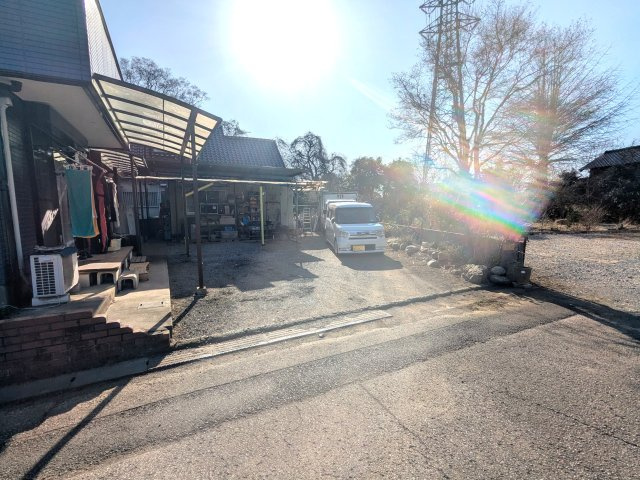 最大5台可能な広々駐車場です。【車種によります】