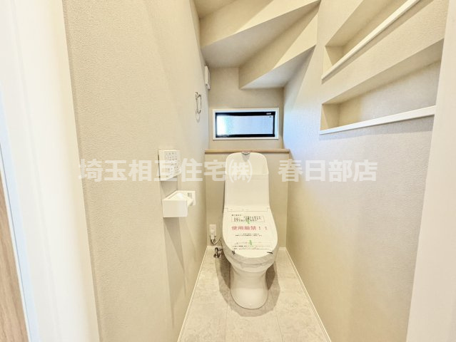 トイレは1階・2階それぞれに設置で便利です。温水洗浄機能付き。