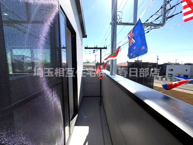 西向きワイドバルコニーで陽当たり良好・お洗濯物もたっぷり干せます。