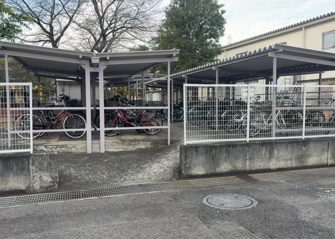 マンションの駐輪場は、事前に空きがあるか確認を取ると安心です。せっかく入居したのに駐輪スペースがない！なんてことになったら大変ですよね。そこで、内見時や購入前にはまず事前に確認しておくと良いでしょう。