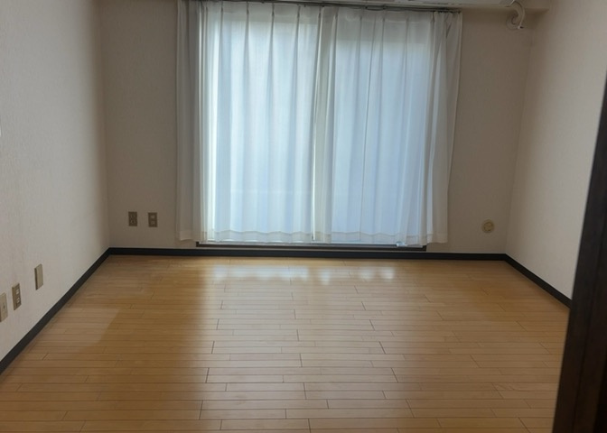 リビングの間取りの種類は大きくわけてリビングとダイニングが別になっているタイプ、リビングダイニング一体型です。どちらも一長一短ですので、家を選ぶ時はその両面をチェックして決めるようにしましょう。
